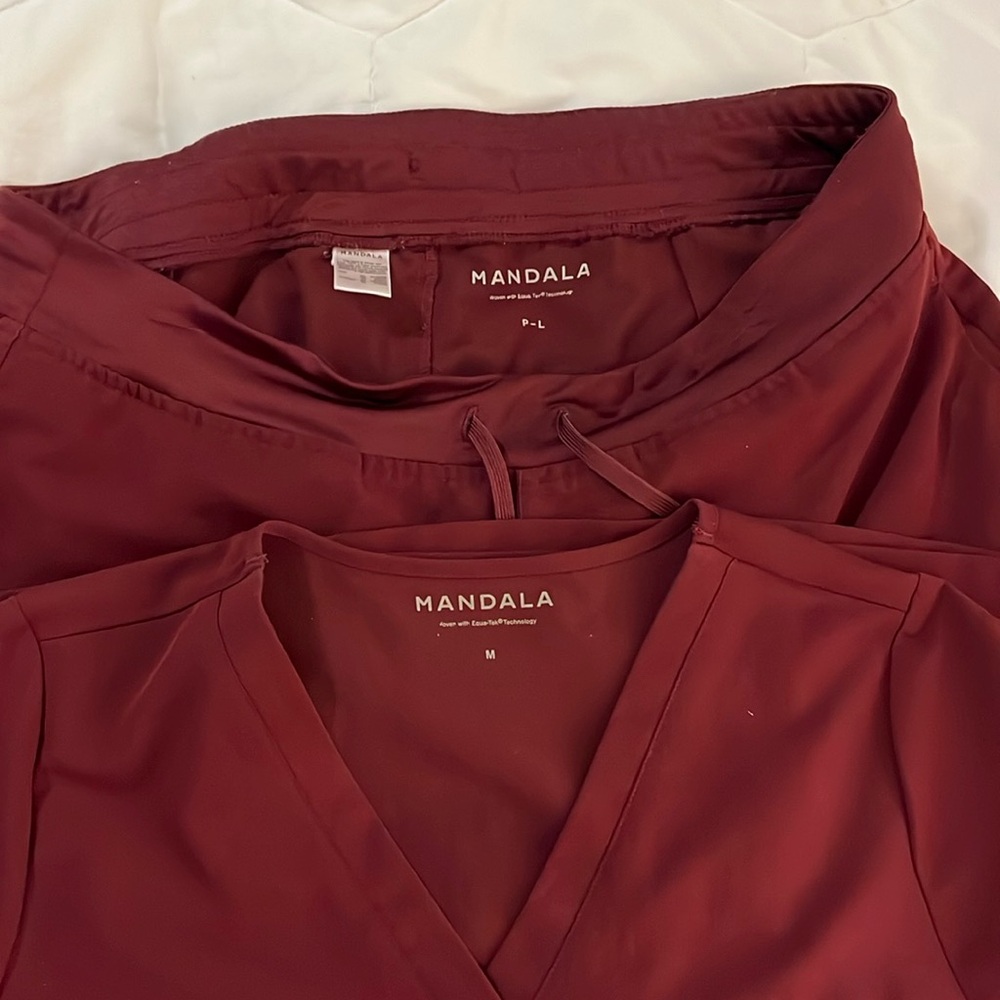 Mandala scrub set. L bottom. M top. Wine color.